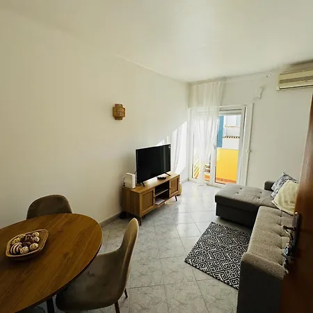 Casa Dos Nicos - T1 * Armação de Pêra